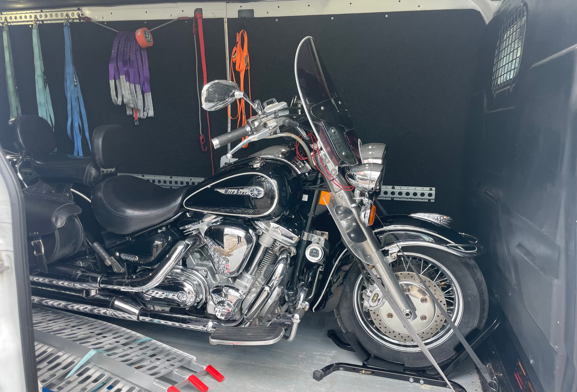 Harley-Davidson lastattuna kyytiin